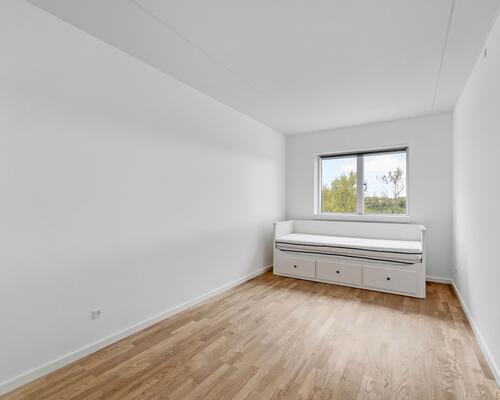 Skøn lys lejlighed med stor altan
