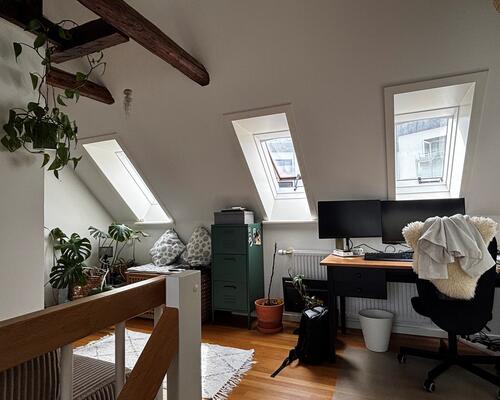 HELT UNIK LEJLIGHED I 2 PLAN MIDT I AARHUS C