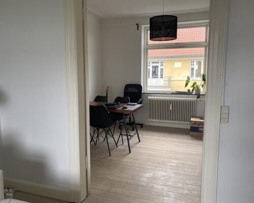Lys og charmerende 3 værelses lejlighed i det attraktive Knudshoved-kvarter -87 Kvm