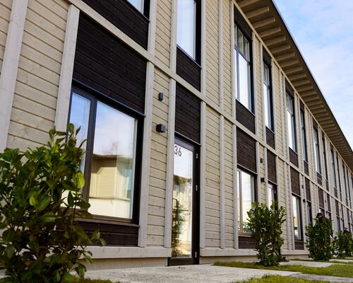 Moderne og lyst rækkehus med 4 værelser, gratis p-plads og gode fælles faciliteter