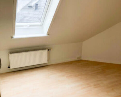 Hyggelig 3-værelses taglejlighed med altan