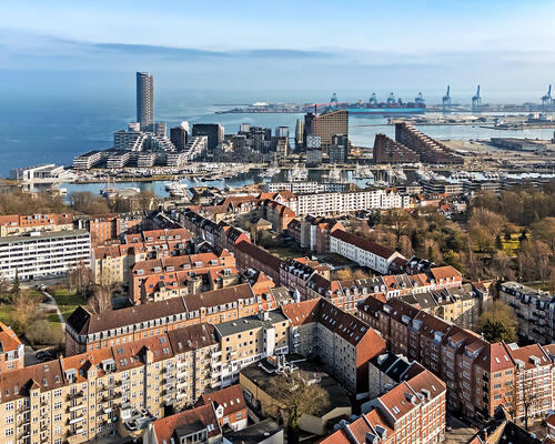4-VÆRELSES MIDT PÅ TRØJBORG MED TO ALTANER