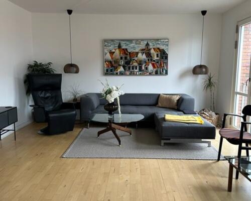 4-VÆRELSES MIDT PÅ TRØJBORG MED TO ALTANER