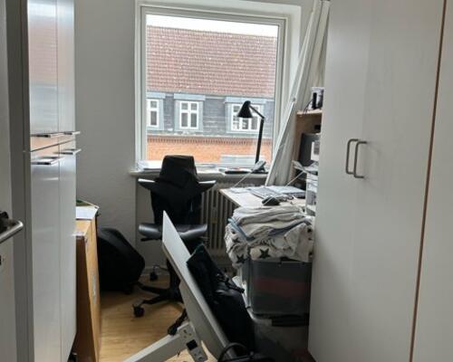 4-VÆRELSES MIDT PÅ TRØJBORG MED TO ALTANER