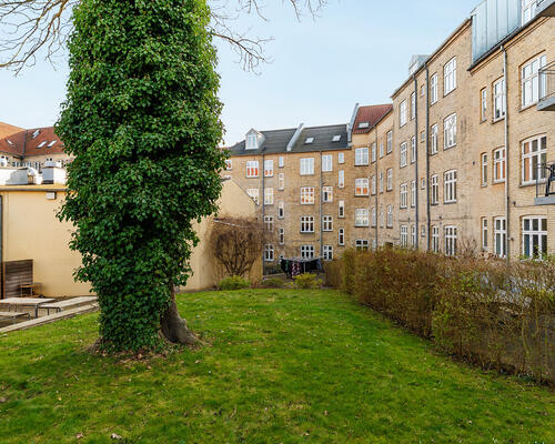 4-VÆRELSES MIDT PÅ TRØJBORG MED TO ALTANER