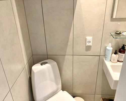 Lys 2-værelses lejlighed tæt på Aalborg Centrum