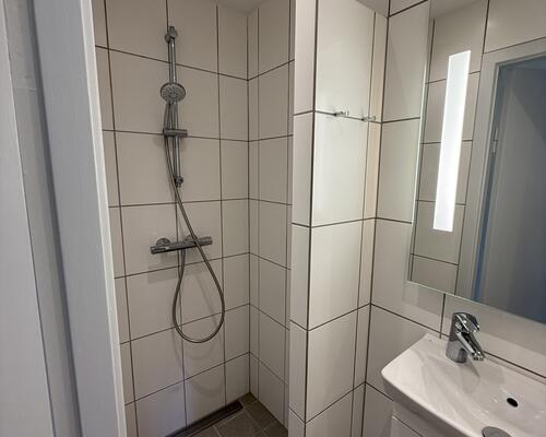 Lys og moderne lejlighed med altaner i Aalborg