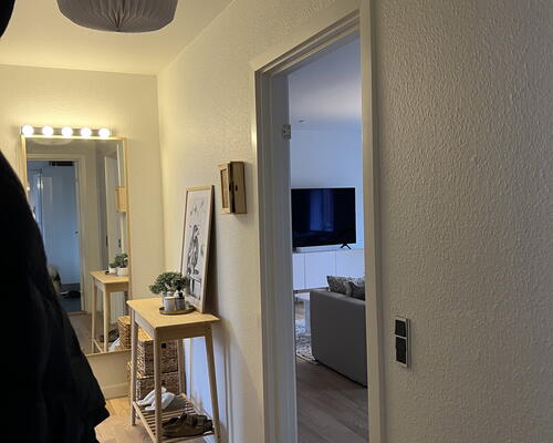 Stor 3-værelses på 111 m2 med skøn altan – rolig sidegade til gågaden