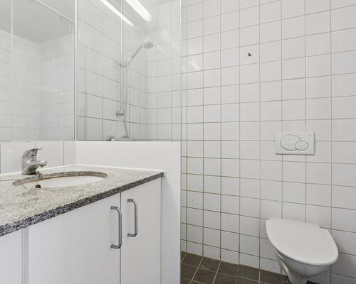 Privat uderum og byliv lige udenfor døren