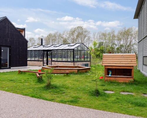 Stort rækkehus med 4 værelser, depotrum og have