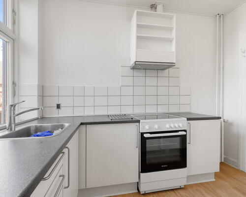 Klassisk 2-værelses på 61 m2 i centrum – højt til loftet, plankegulve og fælles gårdhave