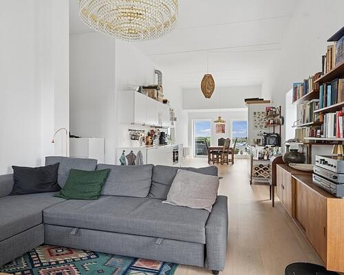København S – Ørestaden - Lækker, velindrettet lejlighed med 2 altaner og skøn, fri udsigt - attraktivt beliggende nær shopping centeret Fields, Ørestad station og Kalvebod Fælled - kort afstand til City