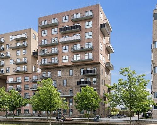 København S – Ørestaden - Lækker, velindrettet lejlighed med 2 altaner og skøn, fri udsigt - attraktivt beliggende nær shopping centeret Fields, Ørestad station og Kalvebod Fælled - kort afstand til City