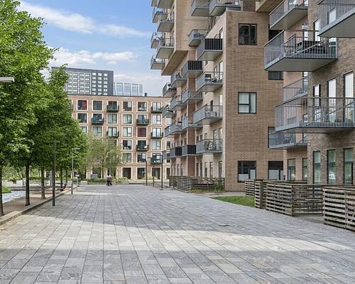 København S – Ørestaden - Lækker, velindrettet lejlighed med 2 altaner og skøn, fri udsigt - attraktivt beliggende nær shopping centeret Fields, Ørestad station og Kalvebod Fælled - kort afstand til City