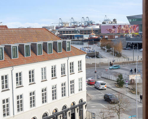 PERFEKT 2 VÆRELSES MIDT I AARHUS' HJERTE