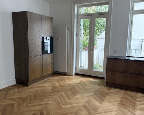 Eksklusivt townhouse i tre plan med 3 soveværelser og med store altaner på attraktive Frederiksberg C