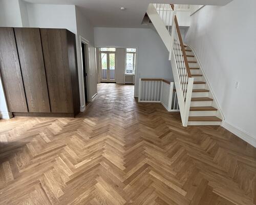 Eksklusivt townhouse i tre plan med 3 soveværelser og med store altaner på attraktive Frederiksberg C