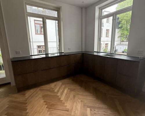 Eksklusivt townhouse i tre plan med 3 soveværelser og med store altaner på attraktive Frederiksberg C