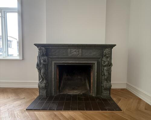Eksklusivt townhouse i tre plan med 3 soveværelser og med store altaner på attraktive Frederiksberg C