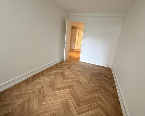 Eksklusivt townhouse i tre plan med 3 soveværelser og med store altaner på attraktive Frederiksberg C
