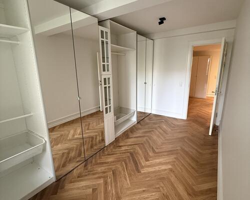 Eksklusivt townhouse i tre plan med 3 soveværelser og med store altaner på attraktive Frederiksberg C