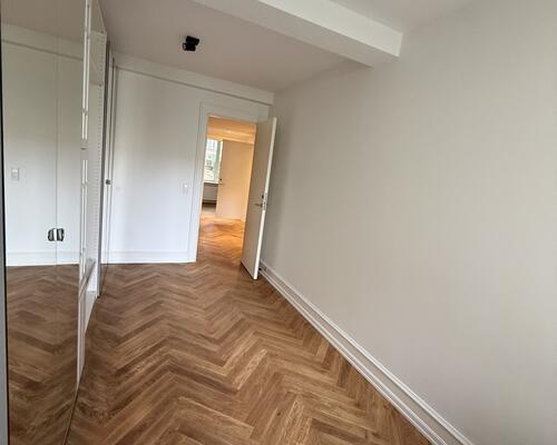 Eksklusivt townhouse i tre plan med 3 soveværelser og med store altaner på attraktive Frederiksberg C