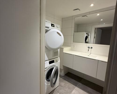 Eksklusivt townhouse i tre plan med 3 soveværelser og med store altaner på attraktive Frederiksberg C