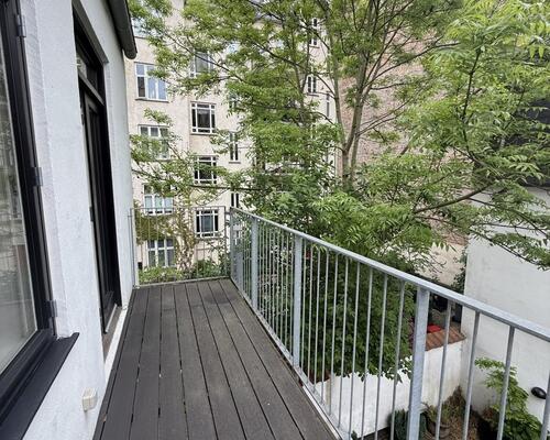 Eksklusivt townhouse i tre plan med 3 soveværelser og med store altaner på attraktive Frederiksberg C