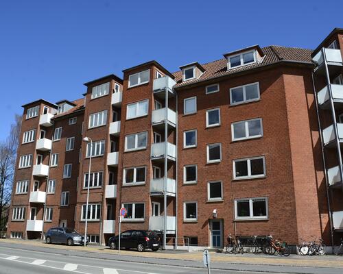 Indbydende lejlighed med altan og udsigt over Odense Å