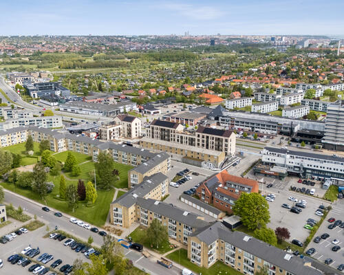 RUMMELIG OG LYS 3-VÆRELSES I VIBY