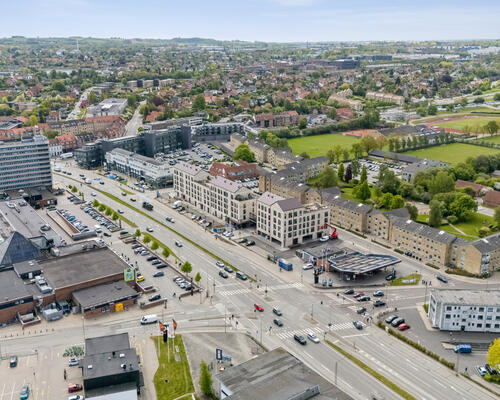 RUMMELIG OG LYS 3-VÆRELSES I VIBY