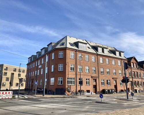 Indbydende 2-værelses lejlighed i Odense C med gårdmiljø