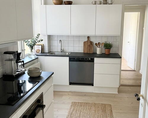 Lys og stor nyrenoveret 2-værelses på 79 m2 med altan i Borgergade