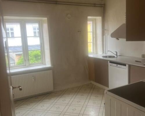 Skøn 3 vær. lejlighed på 96 m2