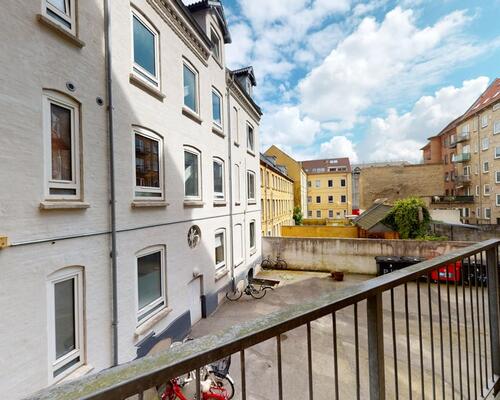 Rummelig erhvervslejlighed med central beliggenhed i Aalborg