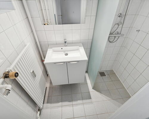 Central 2-værelses på 78 m2 med stor sydvendt altan, fjordkig og elevator - Gratis vask i Vaskeri, samt mulighed for medleje af p-plads
