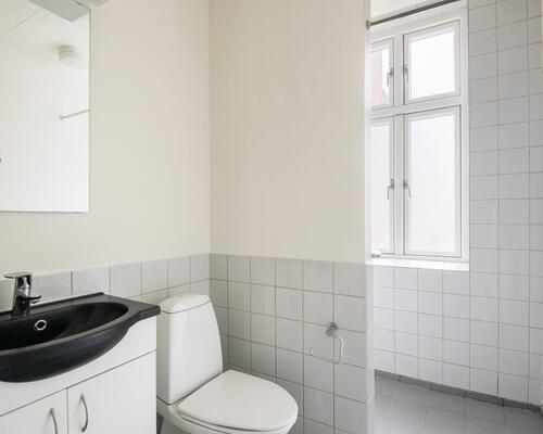 Herskabslejlighed med højt til loftet