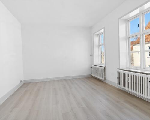 Moderne og rummelig lejlighed