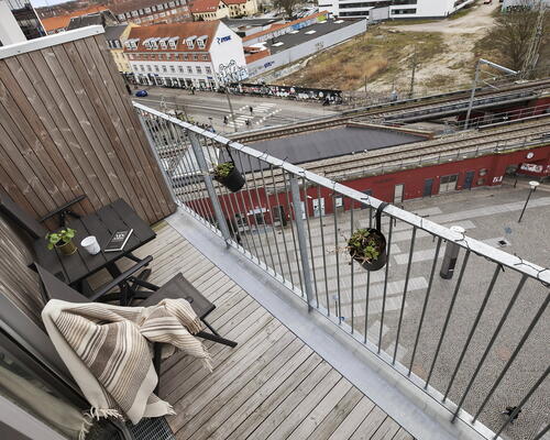 Flot 3-værelses lejlighed hvor udsigten over Vanløse kan nydes fra altanen