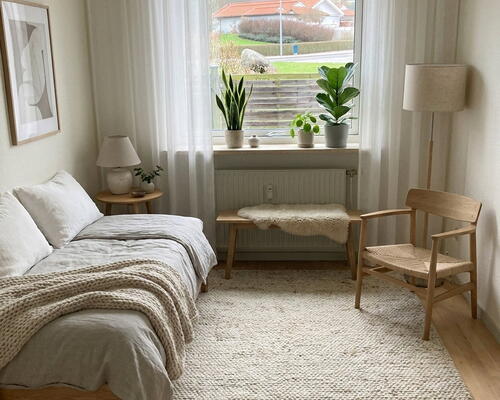 Lys 2-værelses i stueplan med terrasse og parkering – 43 m2