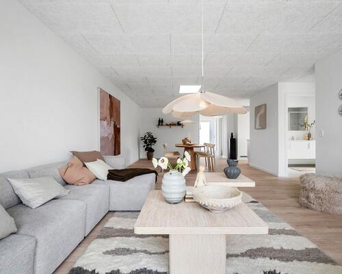 Nyopført familievenligt rækkehus i Snejbjerg med privat have/terrasse og mulighed for ladestander.