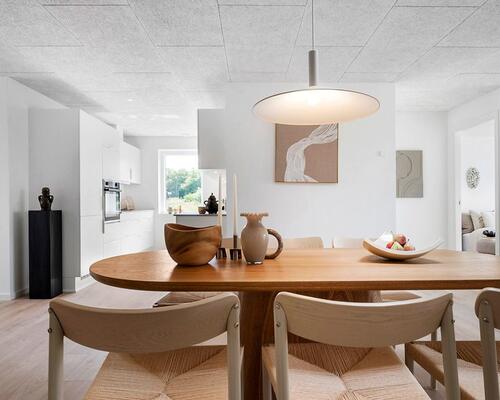 Nyopført familievenligt rækkehus i Snejbjerg med privat have/terrasse og mulighed for ladestander.