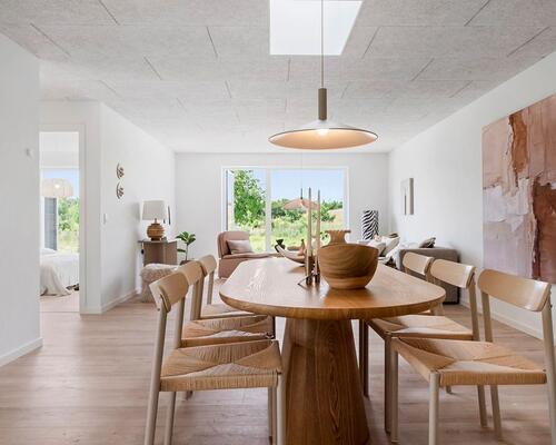Nyopført familievenligt rækkehus i Snejbjerg med privat have/terrasse og mulighed for ladestander.