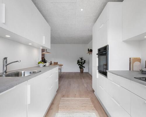 Nyopført familievenligt rækkehus i Snejbjerg med privat have/terrasse og mulighed for ladestander.