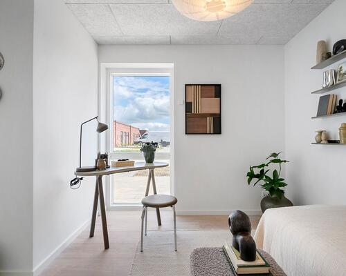 Nyopført familievenligt rækkehus i Snejbjerg med privat have/terrasse og mulighed for ladestander.