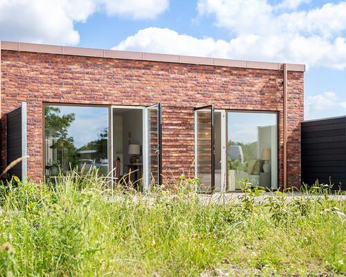 Nyopført familievenligt rækkehus i Snejbjerg med privat have/terrasse og mulighed for ladestander.