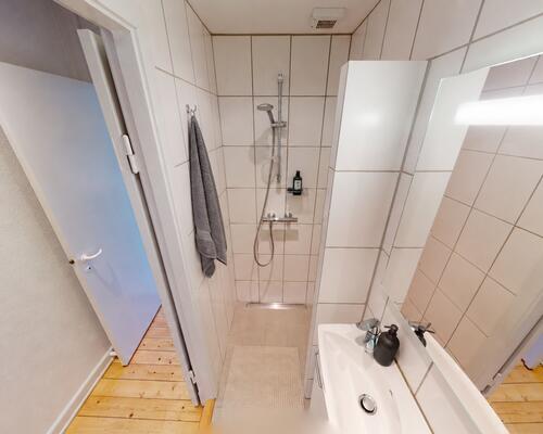 Lys lejlighed med to værelser i Øgadekvarteret i Aalborg