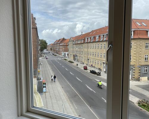 Stor lys 3'er med altan