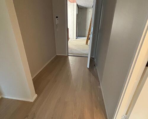 Stor og rummelig 2-værelses m. egen altan