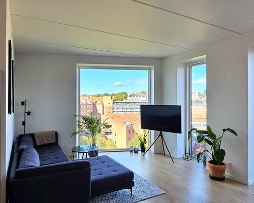 Penthouse lejlighed på toppen i nyere ejendom m. EGEN STOR TAGTERASSE